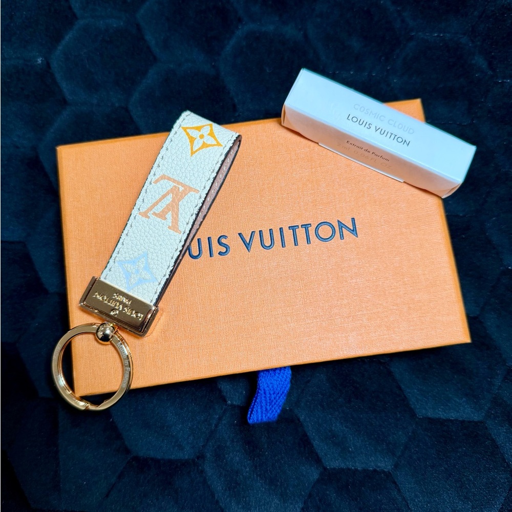 Louis Vuitton Beige and Gold Key Holder